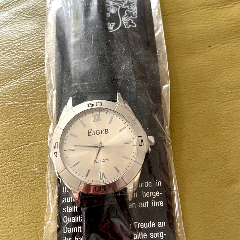 Nip! Eiger Watch With Black Leather Strap. - image 1